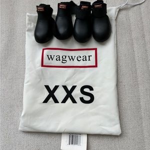 Authentic WAGWEAR Wagwellies in black XXS with bag
